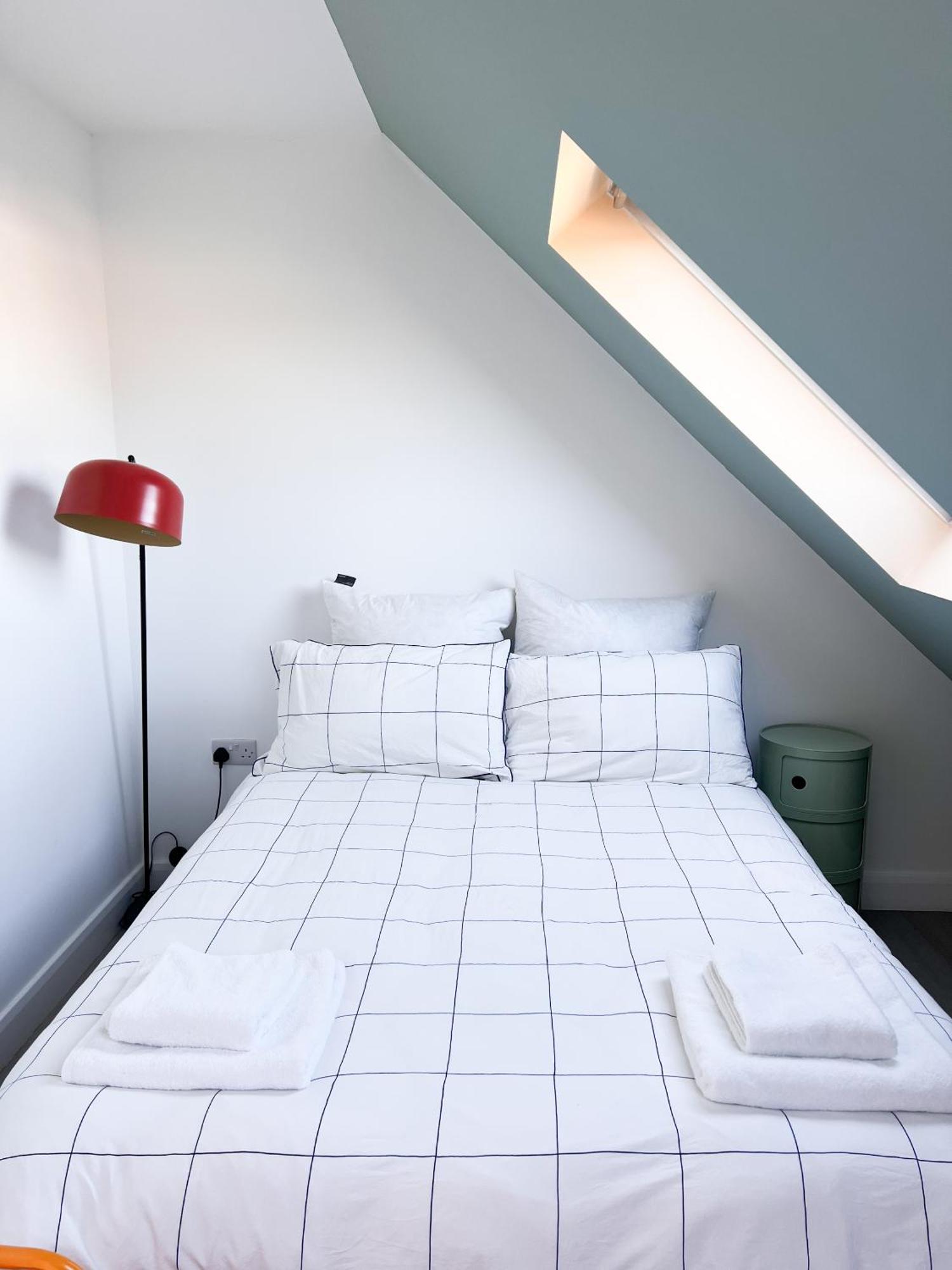 Zozy Clitterhouse Hotel London Exterior photo