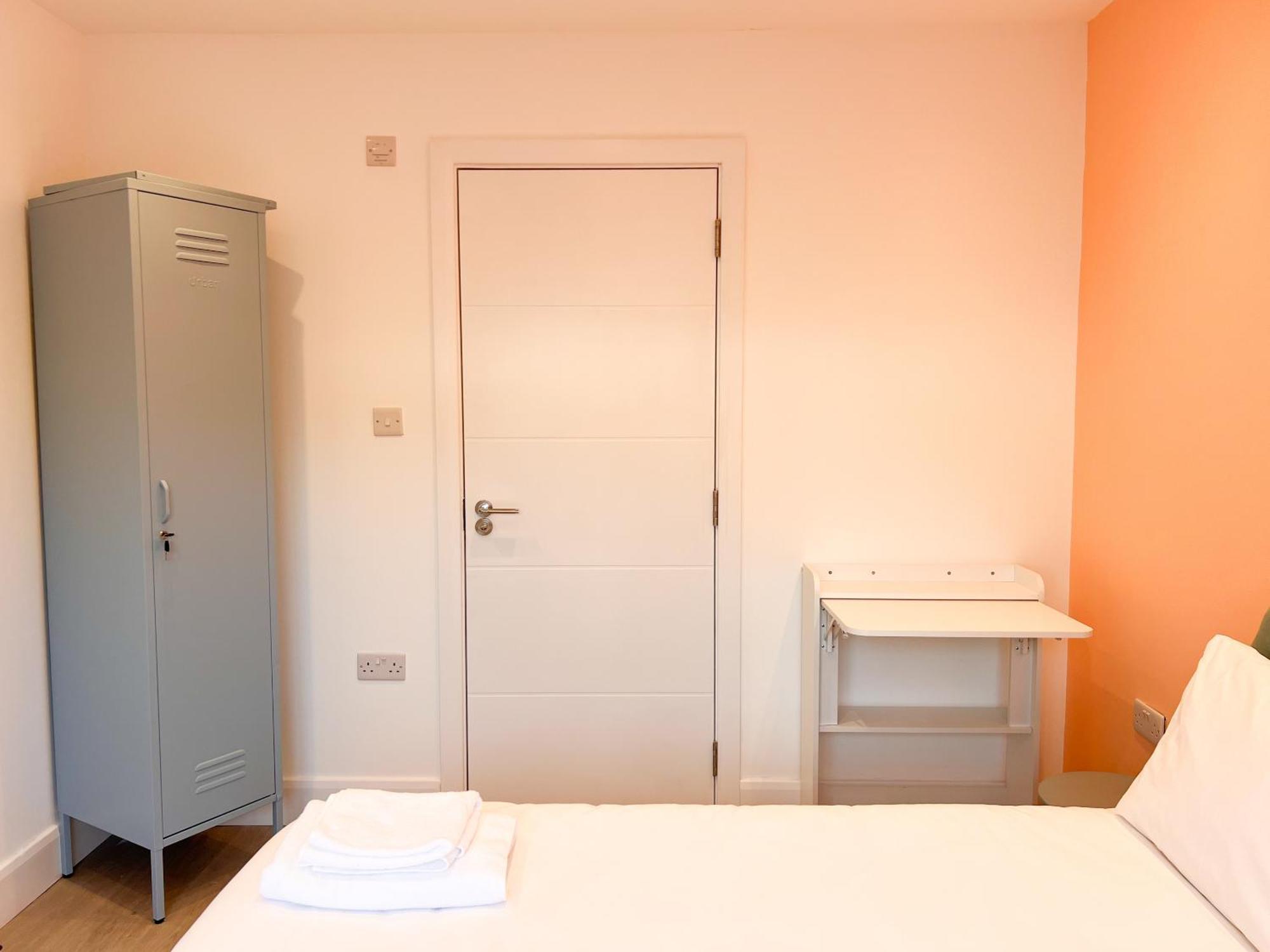 Zozy Clitterhouse Hotel London Exterior photo